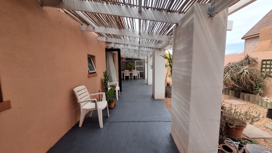 6 Bedroom Property for Sale in Bluewater Bay Western Cape